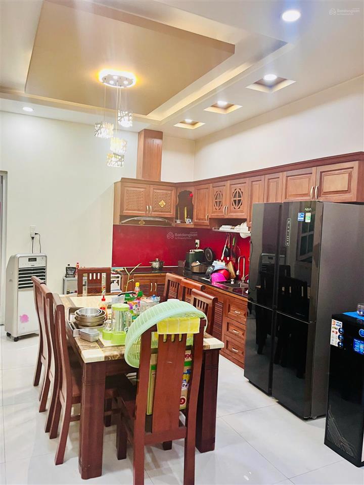 Nhà đẹp mặt tiền đường, ra nguyễn ảnh thủ chỉ 1 quang dao