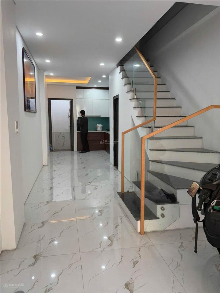 Nhà miêu nha 40m2 4 tầng mới tinh,3 thoáng, nở hậu, ở ngay.