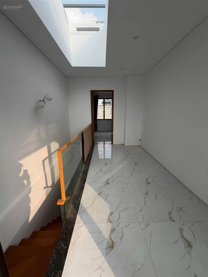 Nhà miêu nha 40m2 4 tầng mới tinh,3 thoáng, nở hậu, ở ngay.
