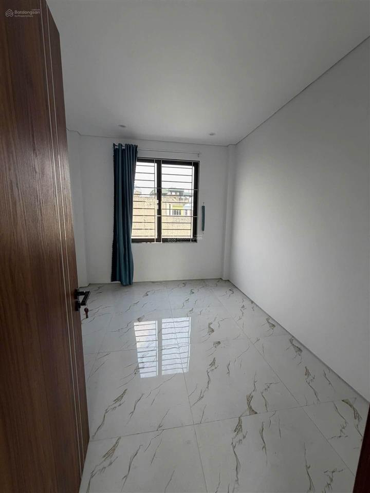 Nhà miêu nha 40m2 4 tầng mới tinh,3 thoáng, nở hậu, ở ngay.