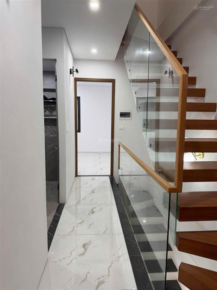Nhà miêu nha 40m2 4 tầng mới tinh,3 thoáng, nở hậu, ở ngay.