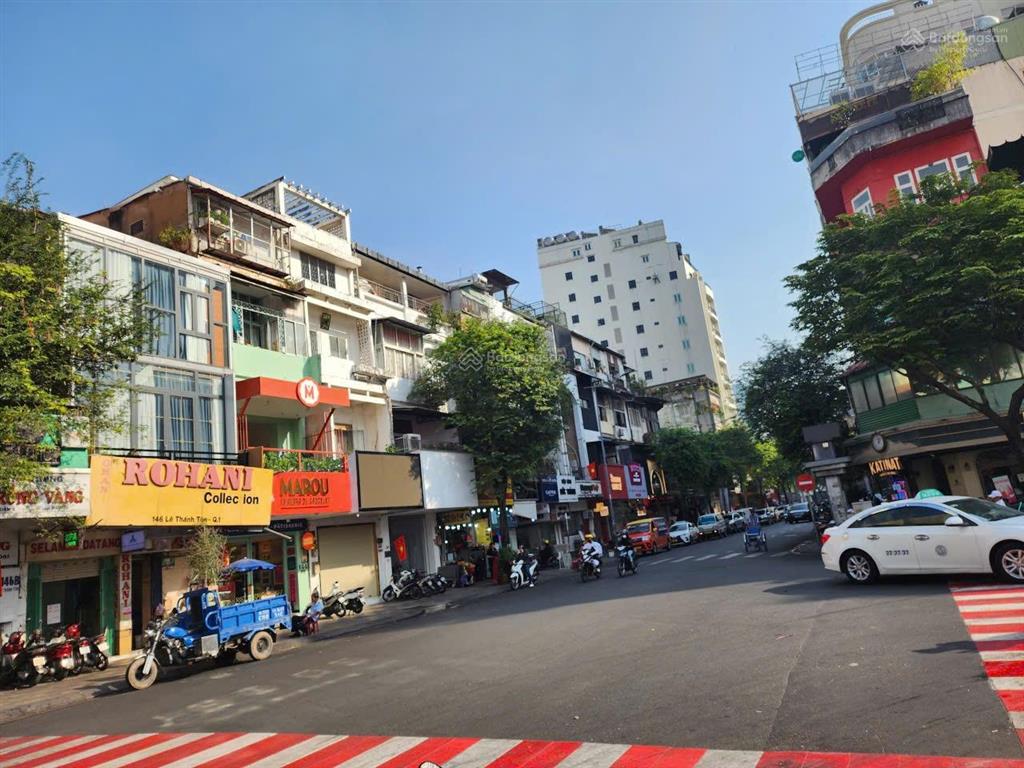 Cho thuê nhà đối diện chợ bến thành  mt lê thánh tôn, 1 trệt dt 4x30m, 120m2. giá 110 tr tl
