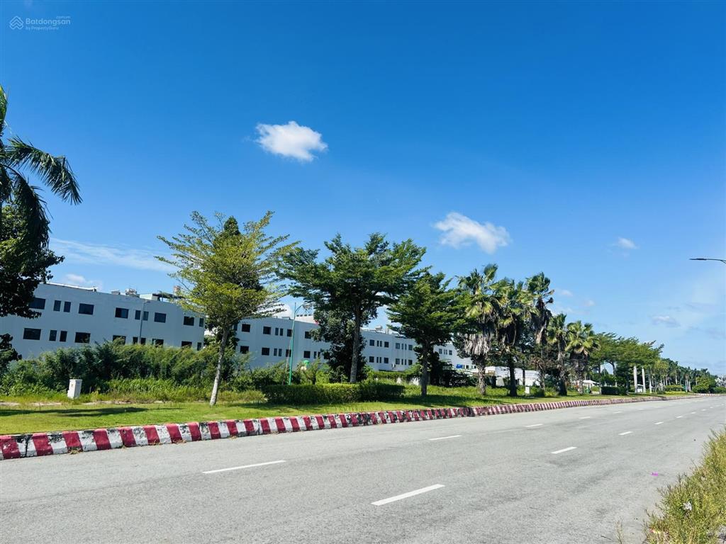 Bán biệt thự mặt tiền đường lớn 47m full tiện ích cạnh sông