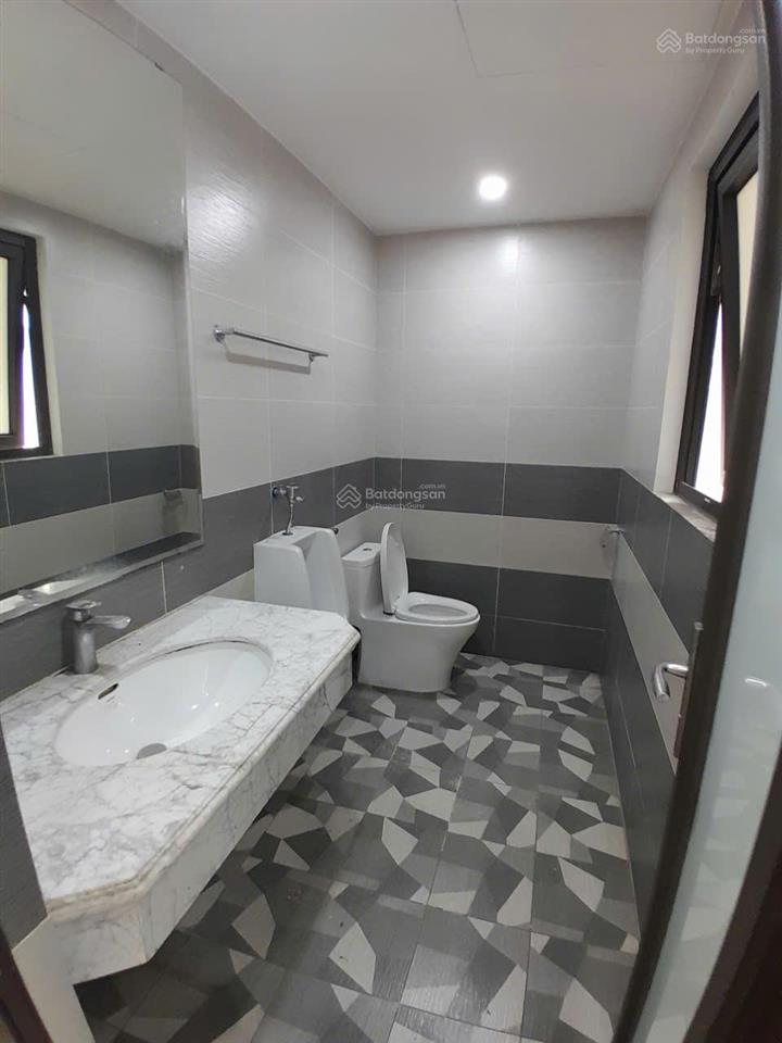 Chính chủ cho thuê văn phòng mặt đường khuất duy tiến.