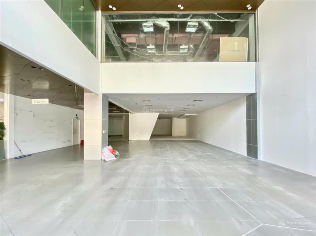 Chính chủ cho thuê mbkd 420m2/ mặt tiền 13m tại 99 võ chí công  tây hồ/ giá tốt hiếm có