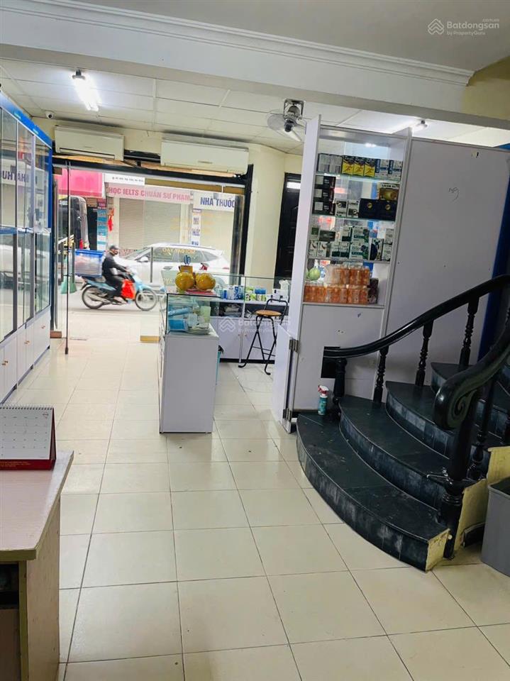 Cho thuê nhà 5 tầng, 10 phòng, vệ sinh khép kín, vị trí đẹp mặt tiền rộng phố đội cấn