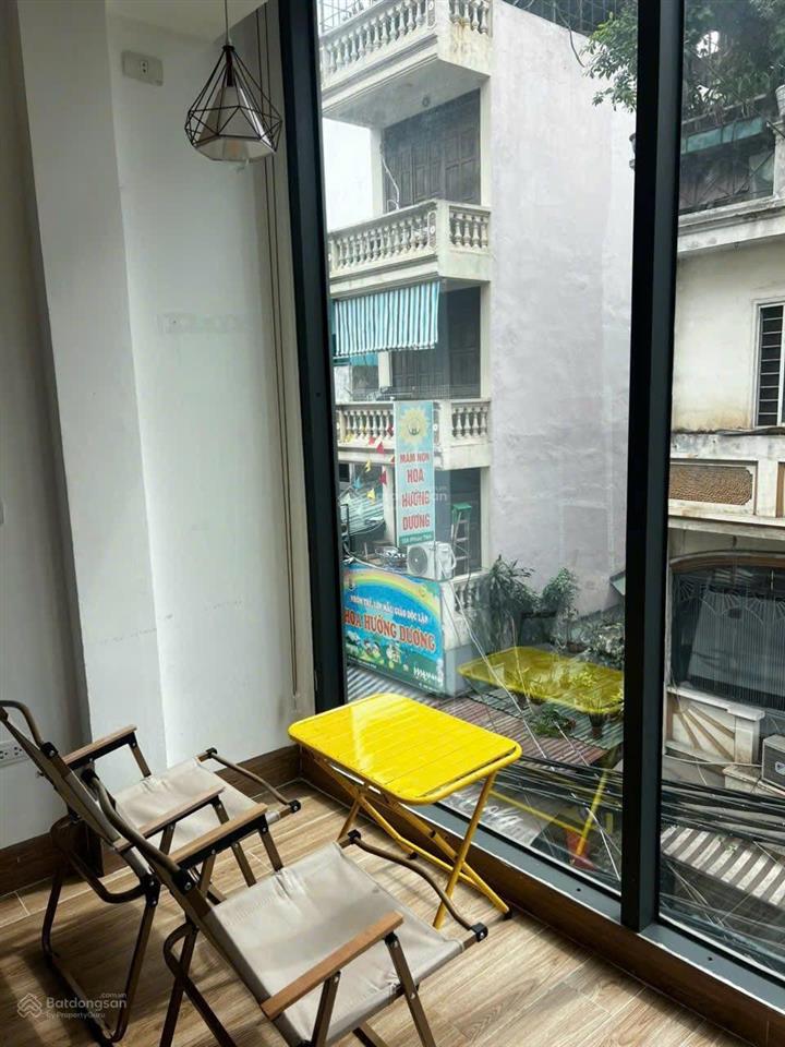 Cho thuê căn hộ 33m2, điện nước giá nhà nước, ô tô đỗ cửa phố phúc tân, hoàn kiếm