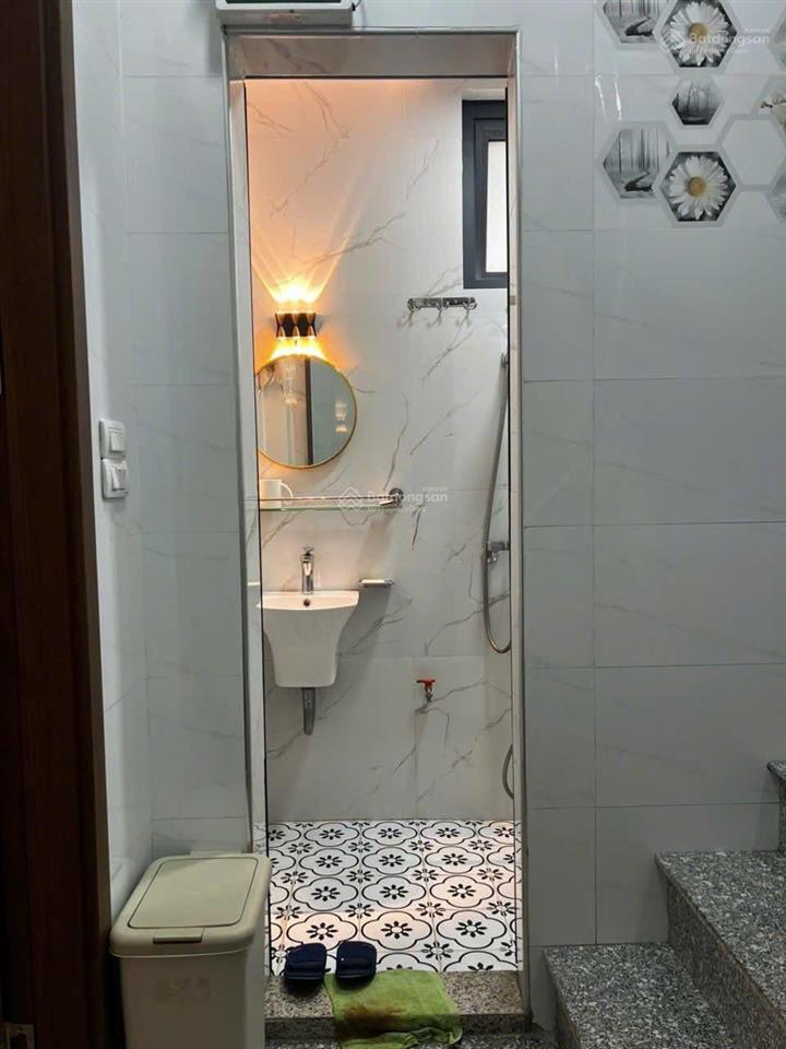Cho thuê căn hộ 33m2, điện nước giá nhà nước, ô tô đỗ cửa phố phúc tân, hoàn kiếm