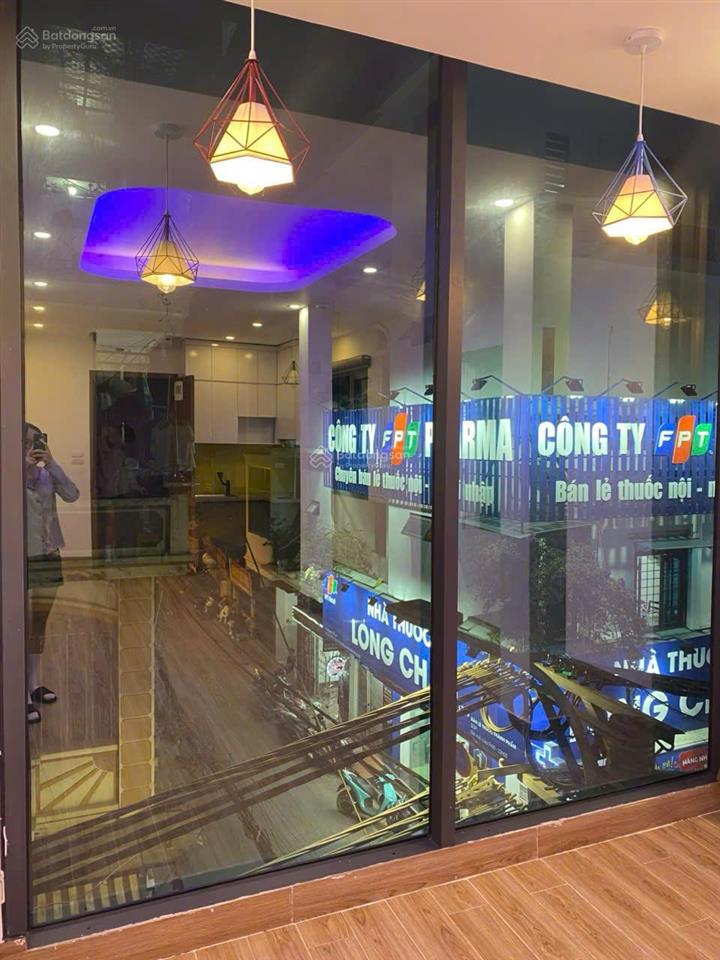 Cho thuê căn hộ 33m2, điện nước giá nhà nước, ô tô đỗ cửa phố phúc tân, hoàn kiếm