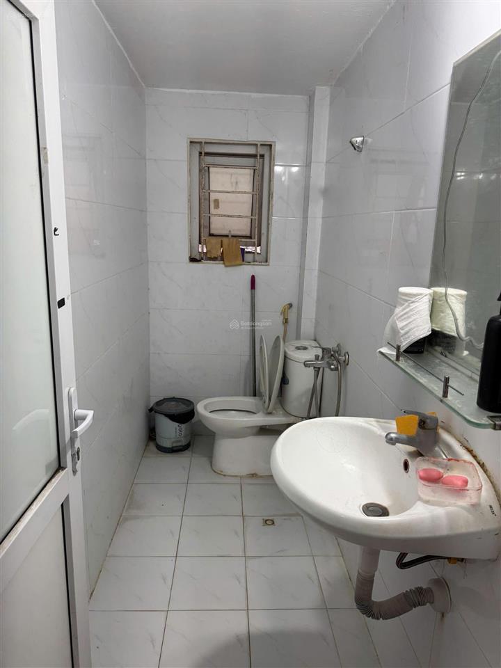 Cho thuê phòng trọ đơn, có điều hòa, có cho để xe điện chỉ 2,2tr/tháng, tại 800 đê la thành