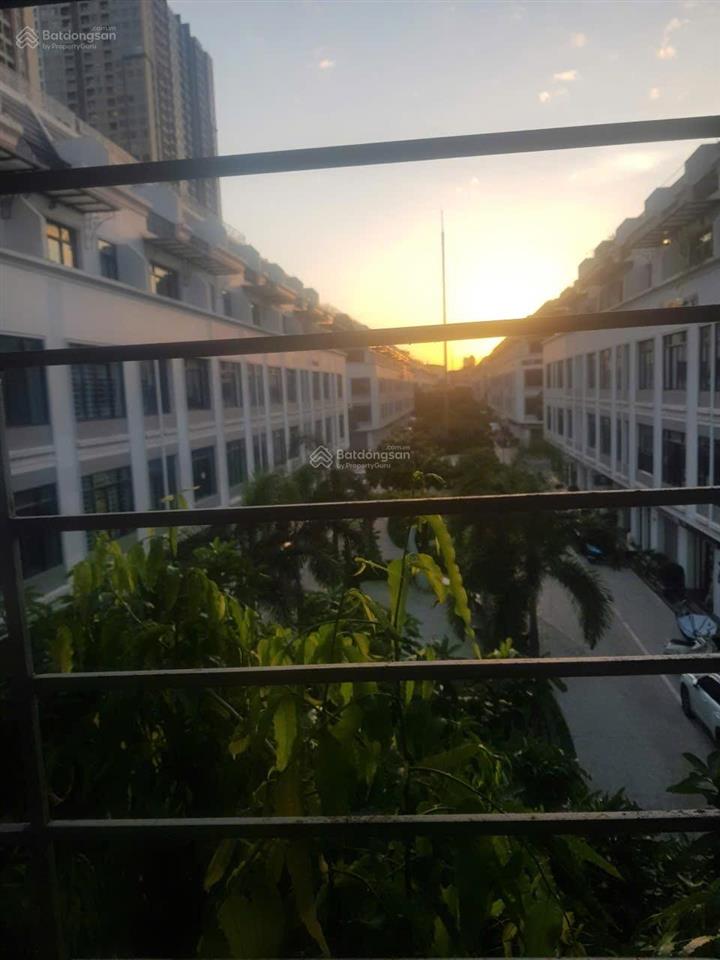 Cho thuê ccmn 2 ngủ, 50m², đủ đồ, ngõ 36 hàm nghi, mỹ đình view vinhomes