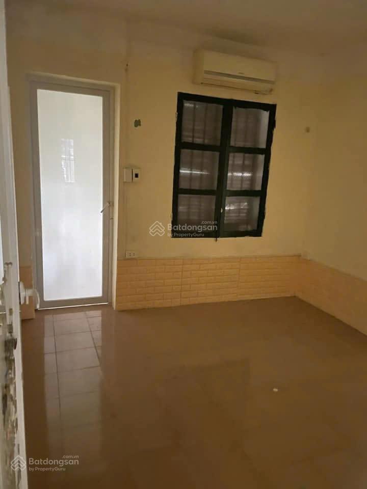 Cho thuê căn hộ tập thể 55m2, 2 phòng ngủ, tầng 3, ngõ 84 phố ngọc khánh, ba đình