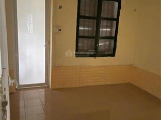 Cho thuê căn hộ tập thể 55m2, 2 phòng ngủ, tầng 3, ngõ 84 phố ngọc khánh ba đình