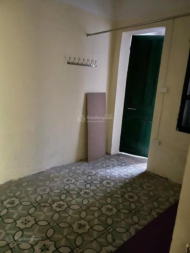 Cho thuê căn hộ tập thể 55m2, 2 phòng ngủ, tầng 3, ngõ 84 phố ngọc khánh, ba đình