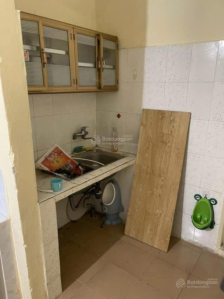 Cho thuê căn hộ tập thể 55m2, 2 phòng ngủ, tầng 3, ngõ 84 phố ngọc khánh, ba đình