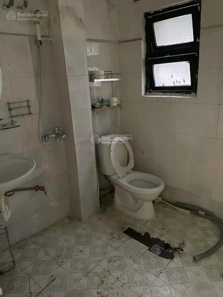 Cho thuê căn hộ tập thể 55m2, 2 phòng ngủ, tầng 3, ngõ 84 phố ngọc khánh, ba đình