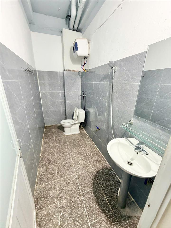 Phòng rộng,giá rẻ,ở được 45 người gần cao đẳng fpt, đại học đông á,cao đẳng quốc tế,đh công nghiệp