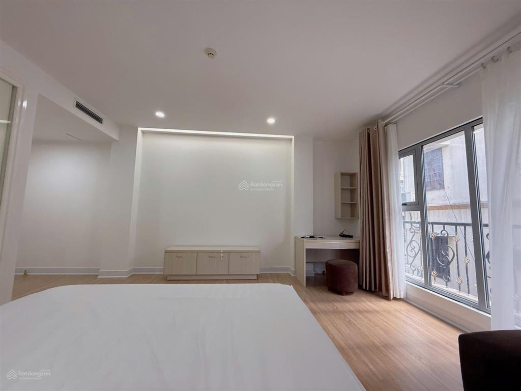 Cho thuê căn hộ 1 ngủ 1 khách phố yên ninh, ba đình, full đồ cao cấp, ô tô đỗ cửa, gần hồ trúc bạch