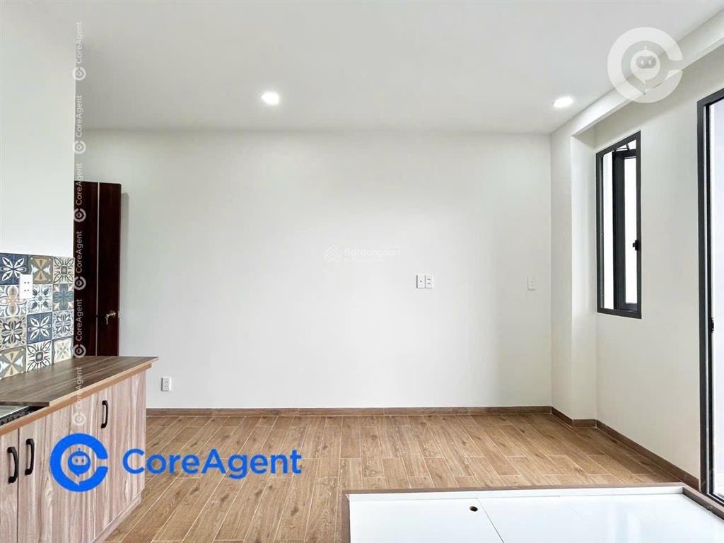 Siêu phẩm phòng ban công rộng view cây xanh  ngay lũy bán bích