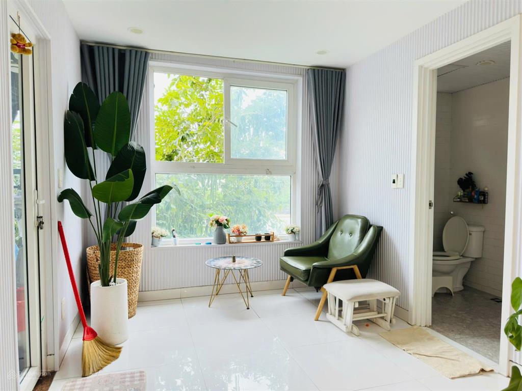 Tôi bán chung cư phú thọ, 3,55 tỷ, 67m², toà nhà mới sảnh đẹp nhất trong các lô.
