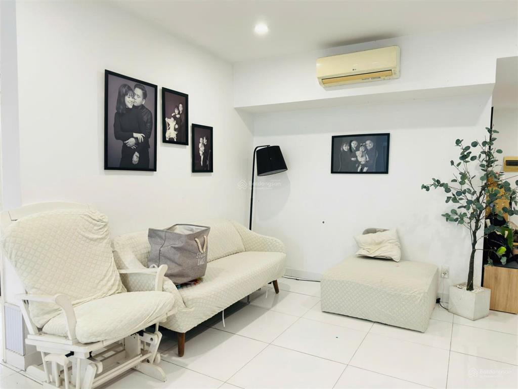 Tôi bán chung cư phú thọ, 3,55 tỷ, 67m², toà nhà mới sảnh đẹp nhất trong các lô.