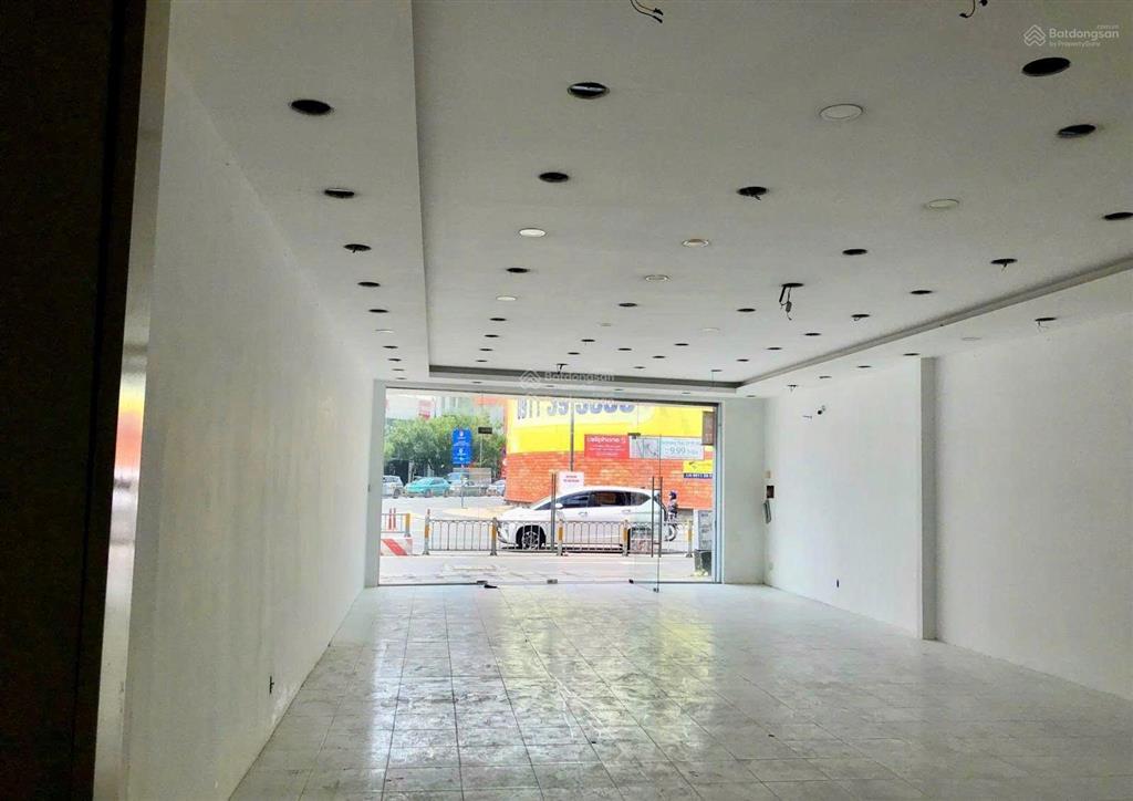 Cho thuê nhà mt nguyễn văn trỗi phú nhuận , vị trí đắc địa , dt 6.3 x 15m trệt suốt giá 40tr/th