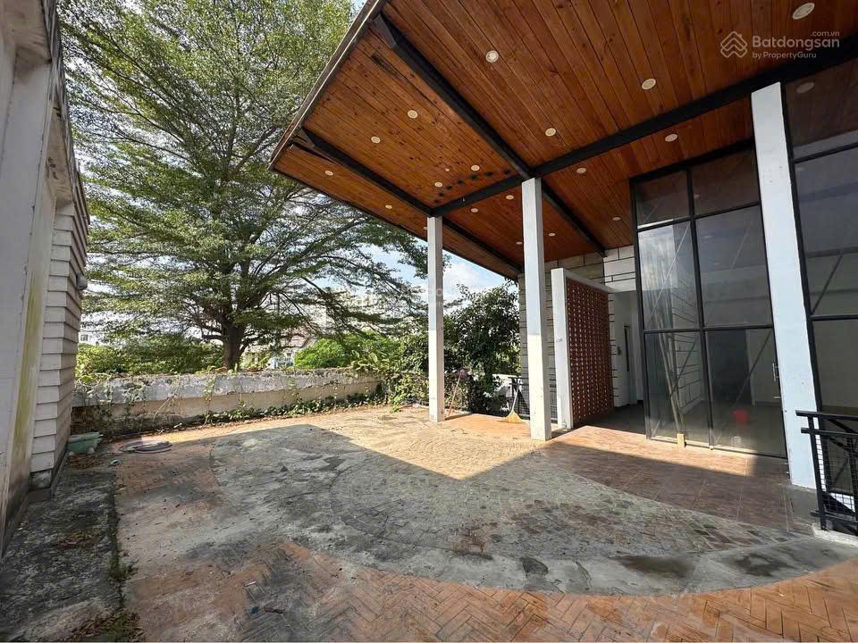 Cho thuê nhà đẹp mt nguyễn thị định p.cát lái dt  13 x 29m full ốp kính có sân vườn giá 70tr/th