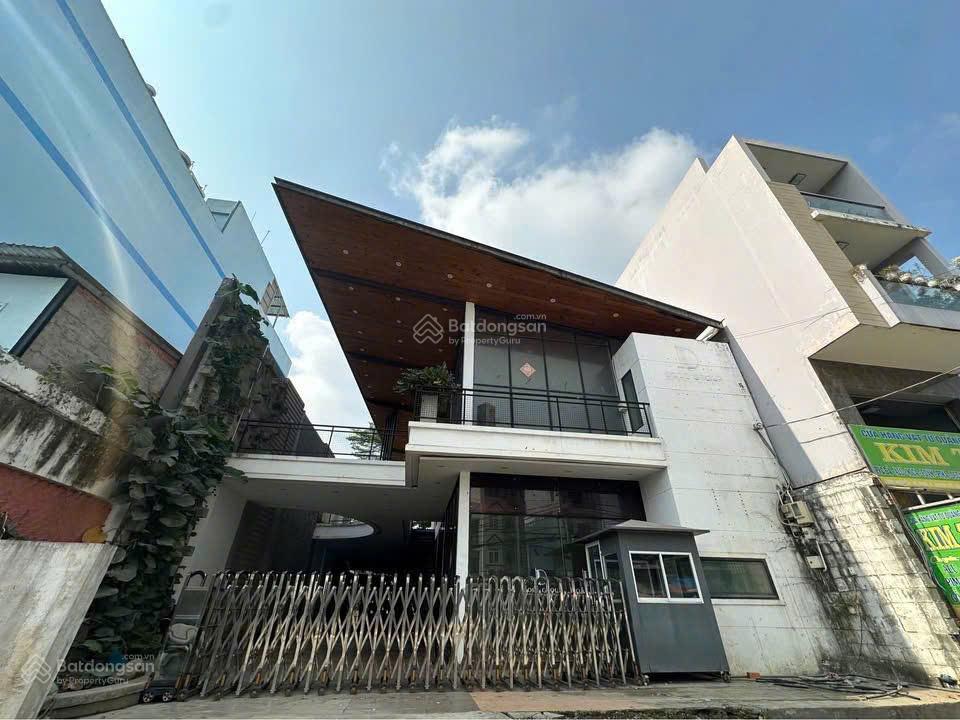 Cho thuê nhà đẹp mt nguyễn thị định p.cát lái dt  13 x 29m full ốp kính có sân vườn giá 70tr/th