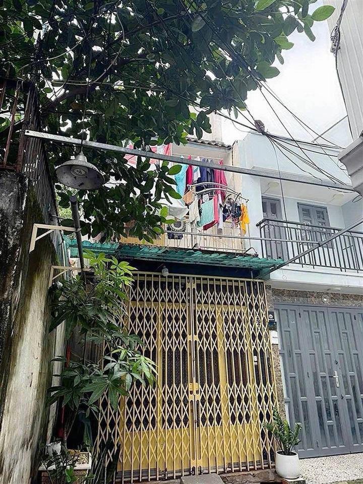 Nhà bình thạnh, hẻm ~ 3 m
100m ra mặt tiền lê quang định
(2.8 x 12.5) 30.4 m2  trệt, 1 lầu, 2pn