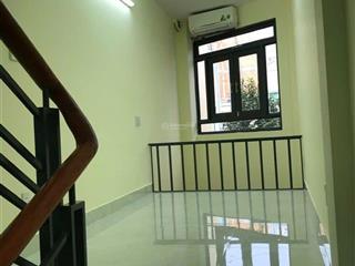 Trước nhà 3.5m thông ra trần bình trọng, nguyễn thượng hiền thuận tiện di chuyển qua các quận