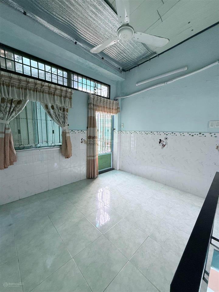 2 phòng ngủ, 2 toilet, sân để xe rộng.
 tối ưu không gian, phù hợp gia đình nhỏ hoặc người đi làm.