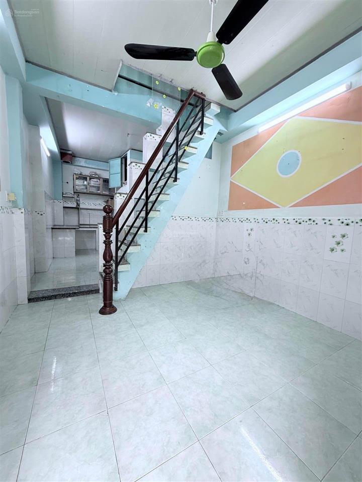 2 phòng ngủ, 2 toilet, sân để xe rộng.
 tối ưu không gian, phù hợp gia đình nhỏ hoặc người đi làm.