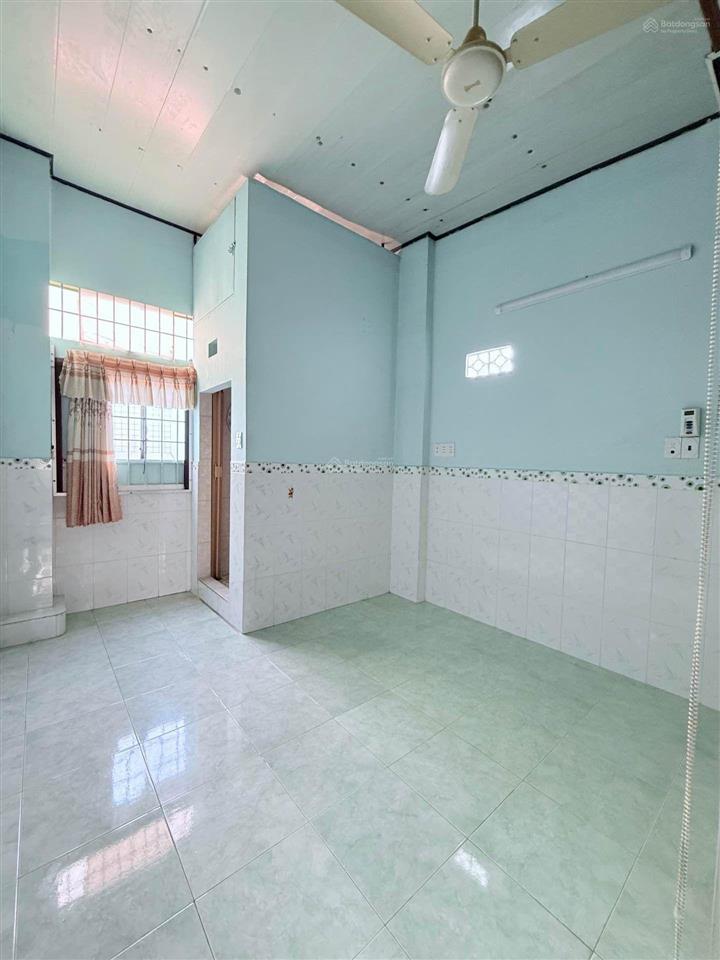 2 phòng ngủ, 2 toilet, sân để xe rộng.
 tối ưu không gian, phù hợp gia đình nhỏ hoặc người đi làm.