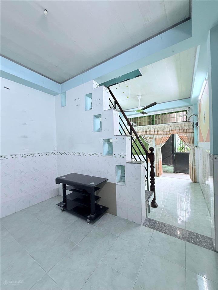 2 phòng ngủ, 2 toilet, sân để xe rộng.
 tối ưu không gian, phù hợp gia đình nhỏ hoặc người đi làm.