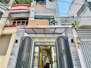 Nhà thích quảng đức
khu sầm uất. 5 p ra ngã 4 phú nhuận
5pn 4wc, pk, bếp, phòng thờ, phòng đọc sách