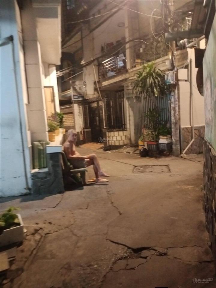 Nhà gò vấp. căn góc
chính chủ bán gấp nhà đi định cư
vị trí giao thông thuận tiện
giáp phan văn trị