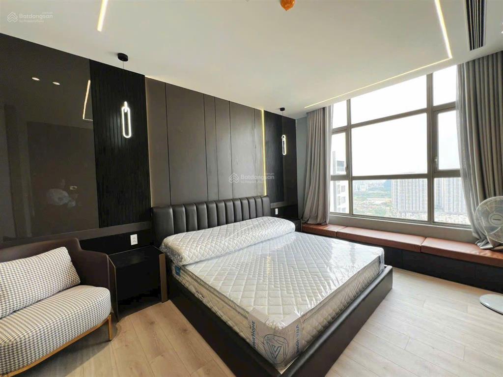 Cho thuê căn penhouse river panorama 3pn3wc1 sách 178m2, mới tinh giá 65tr
