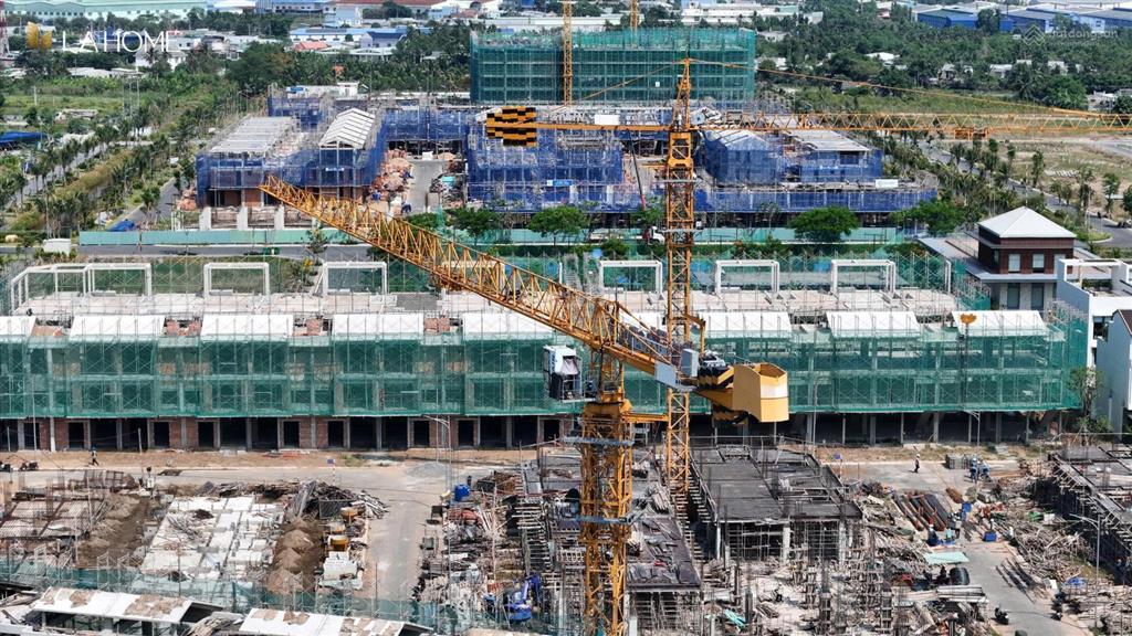 Chính chủ bán căn liền kề lahome giá3.85 tỷ, nhận nhà ngay . 0977 986 ***