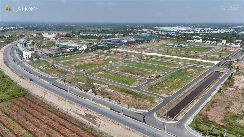 Chính chủ bán căn liền kề lahome giá3.85 tỷ, nhận nhà ngay . 0977 986 ***