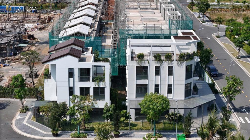 Chính chủ bán căn liền kề lahome giá3.85 tỷ, nhận nhà ngay . 0977 986 ***