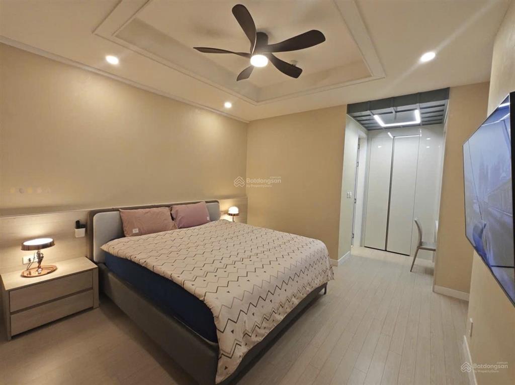 Chủ nhà cần cho thuê căn hộ 3pn 130m², full nội thất siêu sang tại kđt tây hồ tây  starlake