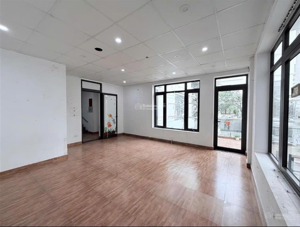 Cho thuê biệt thự 134m2 làm showroom, trụ sở cty kđt thành phố giao lưu, 0934 439 ***