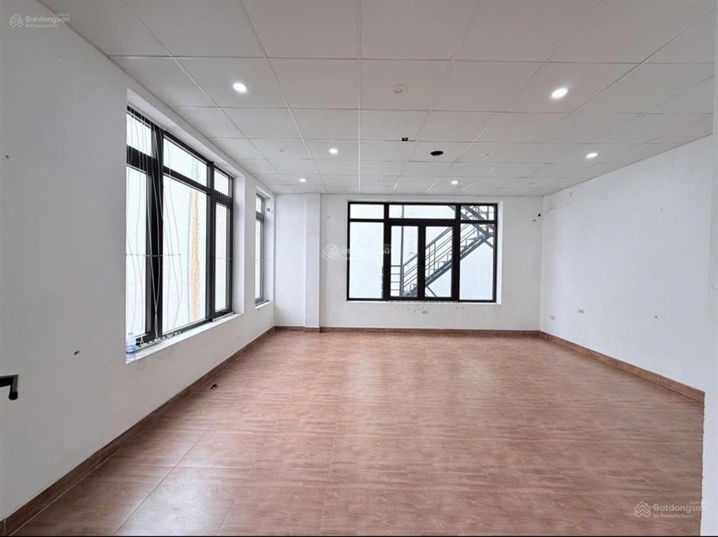 Cho thuê biệt thự 134m2 làm showroom, trụ sở cty kđt thành phố giao lưu, 0934 439 ***