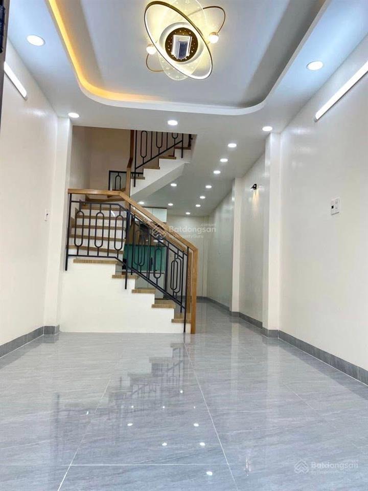 Nhà đẹp q6  ngay chợ bình tiên  hẻm 8m  40m nhỉnh 5t