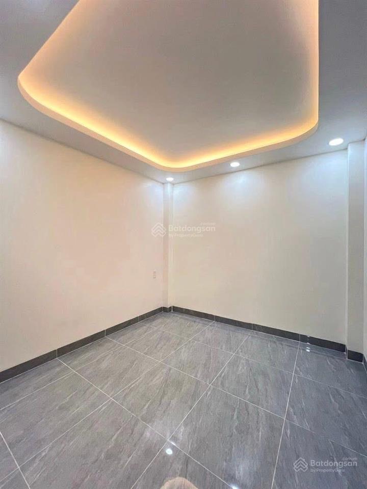 Nhà đẹp q6  ngay chợ bình tiên  hẻm 8m  40m nhỉnh 5t