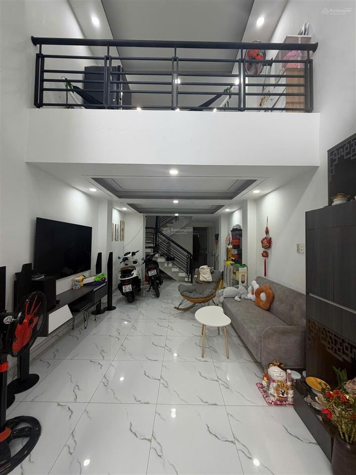 Nhà hẻm xe tải thông đường hưng phú