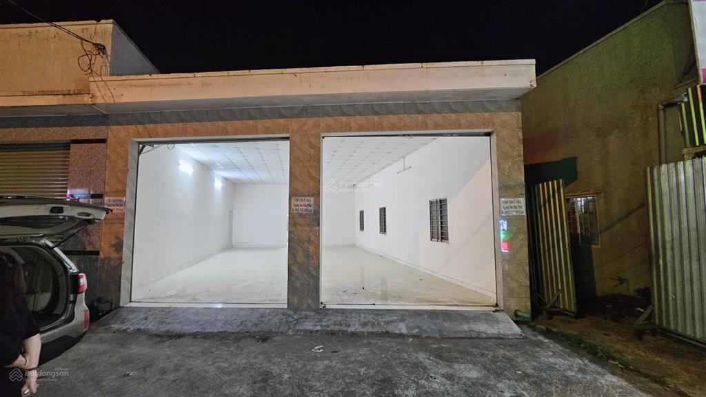 Cho thuê nhà mặt tiền đường 826