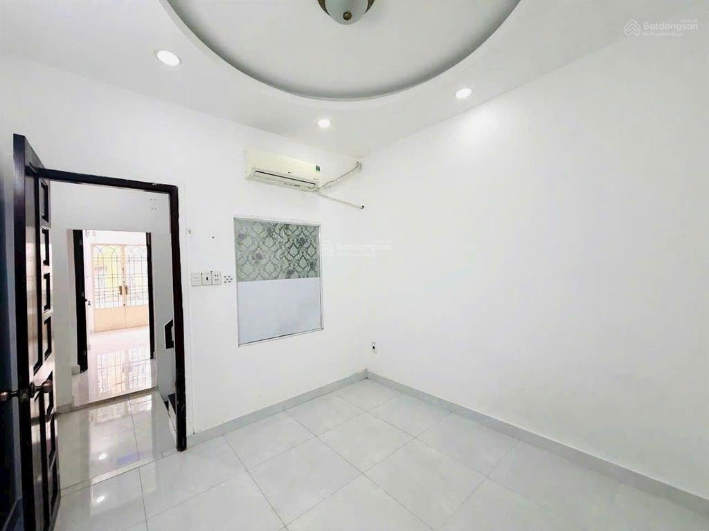 Hxh thông hoàng hoa thám 3 tầng btct 4pn dòng tiền 22tr/tháng chỉ 9.2 tỷ