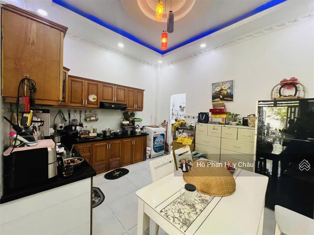 Nhà đẹp quận 7  3 tầng đúc  ngang gần 6m hiếmchỉ 5 tỷ 999