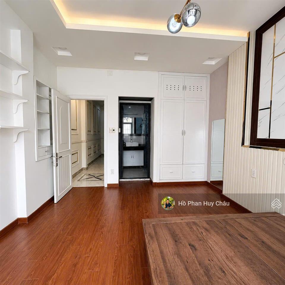Lâu lâu có 1 căn 10 triệu cho thuê  3 tầng  hẻm xe hơi